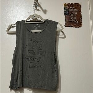 American Eagle Outfitters Gray Sleeveless Crop Muscle Tee